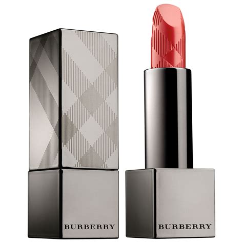 Burberry kisses lipstick